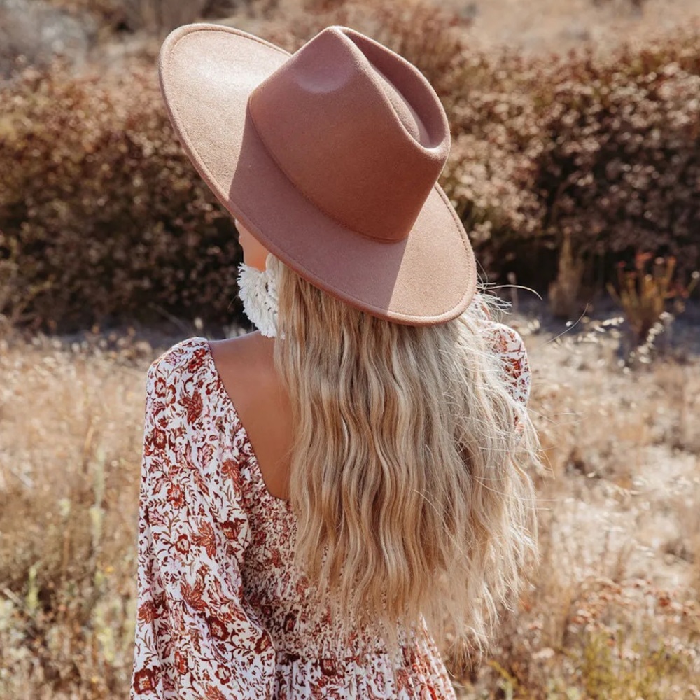 LIKE NEW VICI “Rocky Mountain” hat